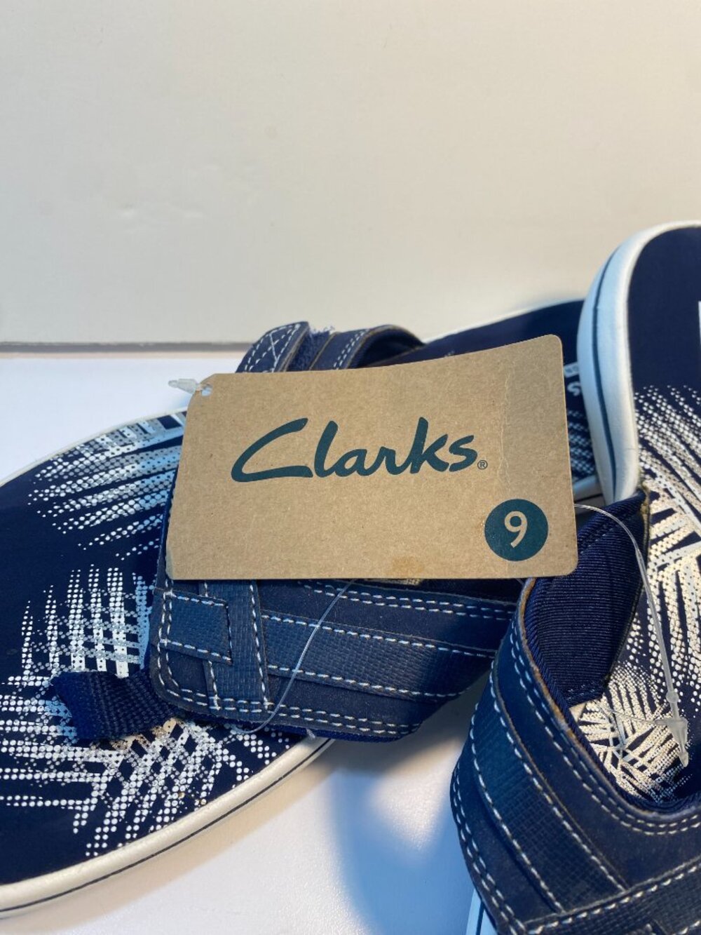 Clarks Cloudsteppers Flip Flops - Picture 2 of 5